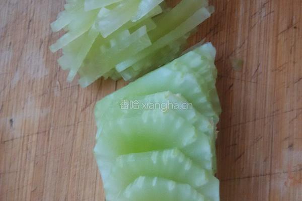醋溜莴笋丝的做法图解1