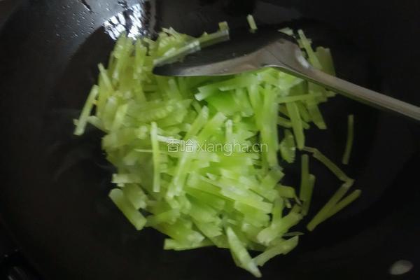 醋溜莴笋丝的做法图解5