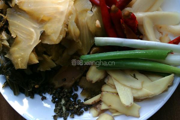 酸菜老鸭汤的做法图解2