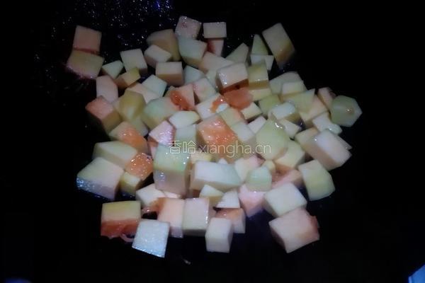咸蛋南瓜炒鸡胸肉的做法图解6