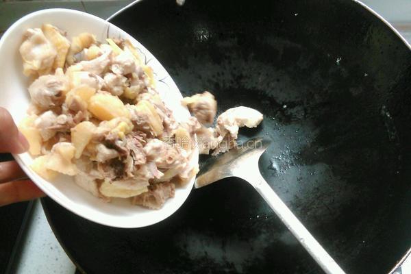 鸡肉炒木耳的做法图解6