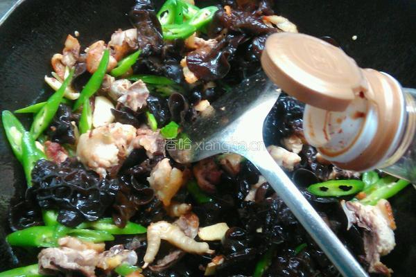 鸡肉炒木耳的做法图解9