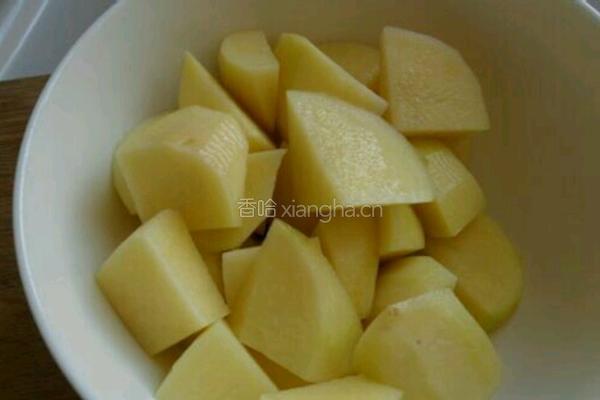 土豆炖鸡腿的做法图解3
