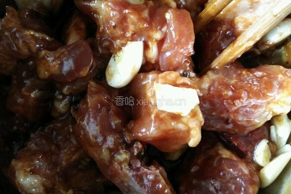 腐乳香蒜排骨的做法图解1