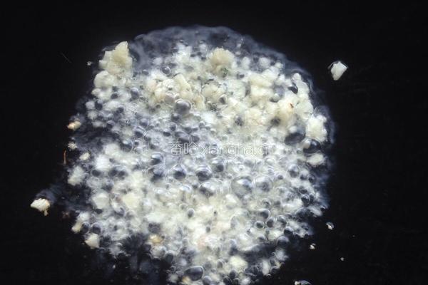 腊肠炒荷兰豆的做法图解5