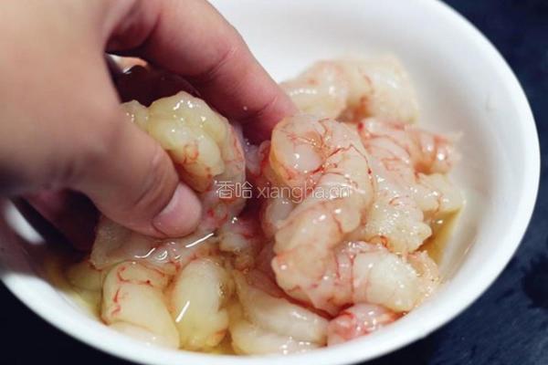 滑蛋虾仁的做法图解4