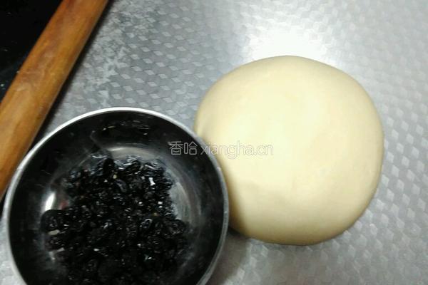 杏仁提子卷的做法图解1