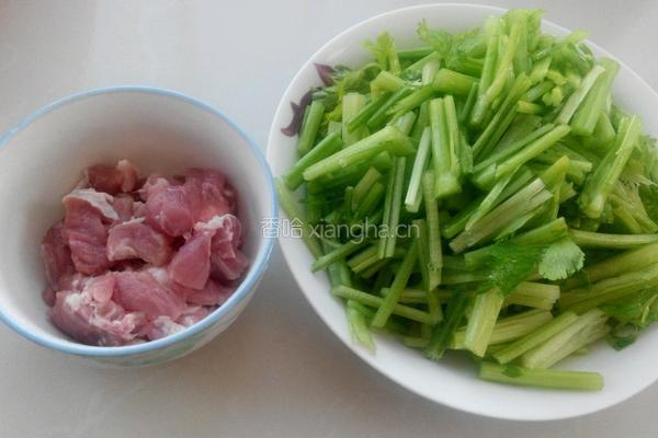 芹菜炒肉的做法图解2