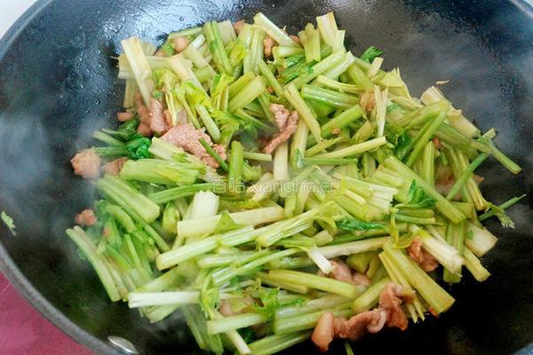 芹菜炒肉的做法图解6