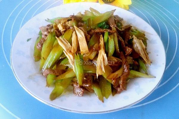 牛肉丝炒芹菜的做法图解5