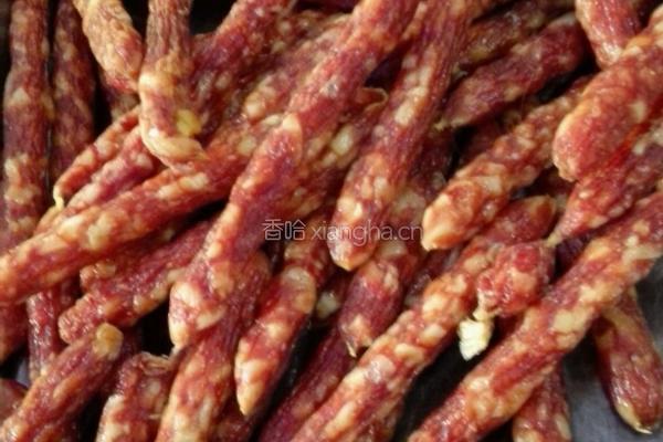 香肠丁芹菜炒饭的做法图解1