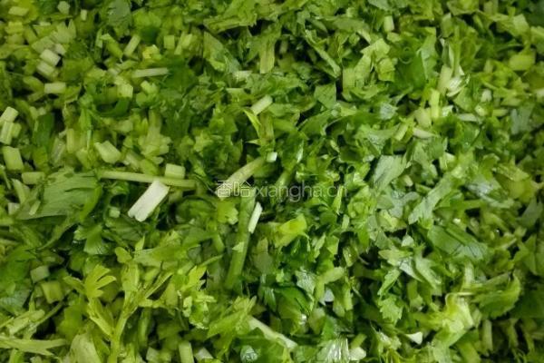 香肠丁芹菜炒饭的做法图解2