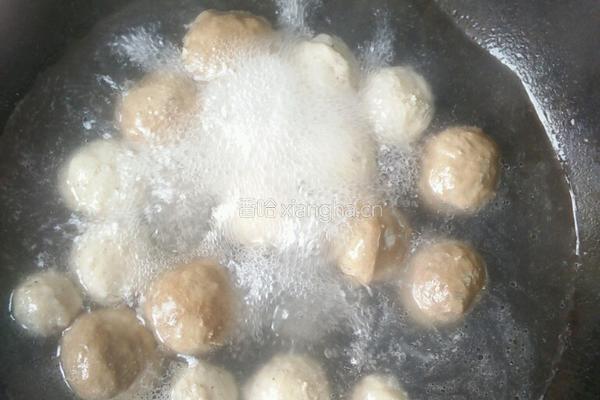 青菜肉丸汤的做法图解3