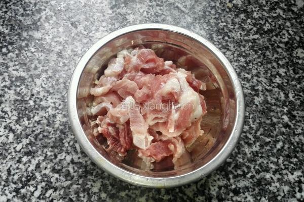 豆干炒瘦肉的做法图解2