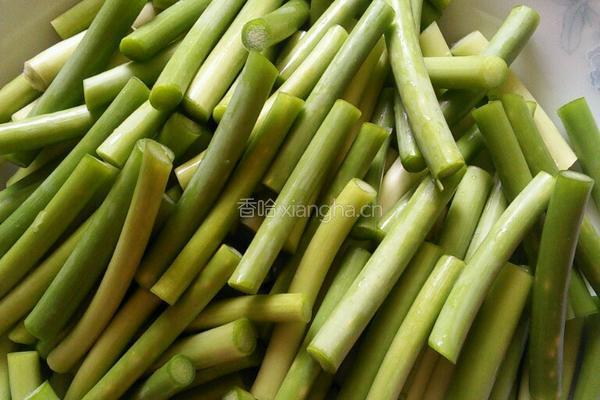 蒜苔炒腊肉的做法图解4