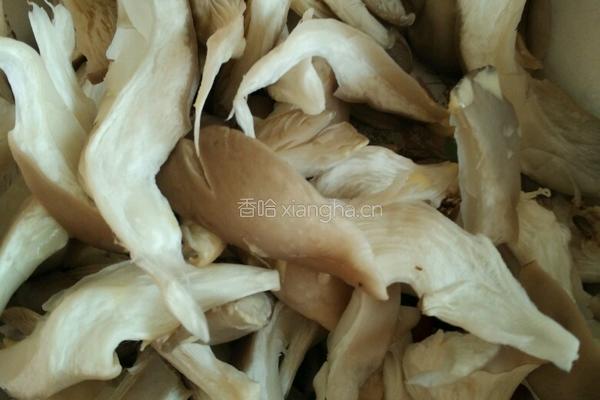 回锅平菇的做法图解1