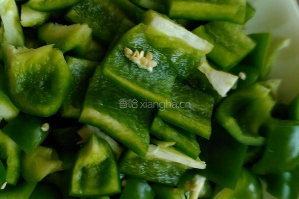 青椒炒肉的做法图解2