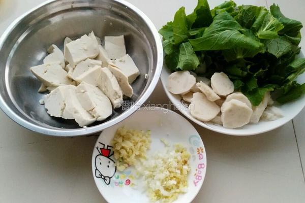 鱼丸豆腐小白菜汤的做法图解1