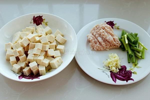 肉末豆腐的做法图解1