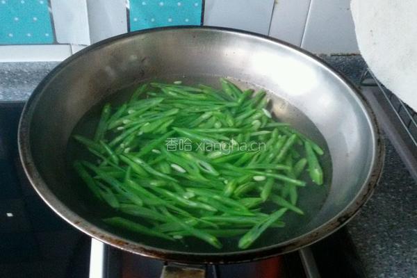 豆角丝的做法图解3