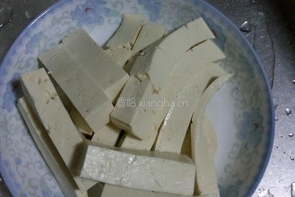 韭菜回锅豆腐的做法图解2