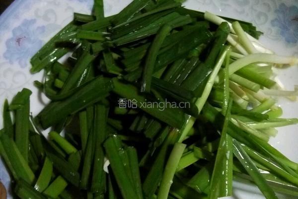 韭菜回锅豆腐的做法图解1
