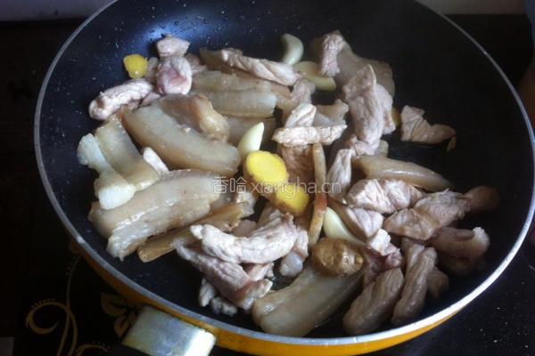 猪肉炒花菜胡萝卜的做法图解6