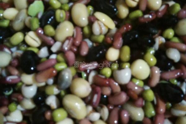 杂粮豆浆的做法图解1