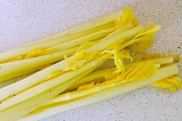 凉拌马家沟芹菜的做法图解1
