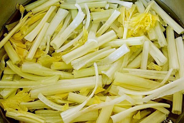 凉拌马家沟芹菜的做法图解2