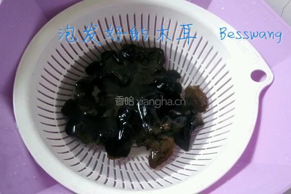 木耳拌洋葱的做法图解2