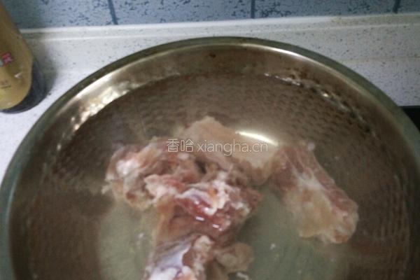 排骨藕汤的做法图解1