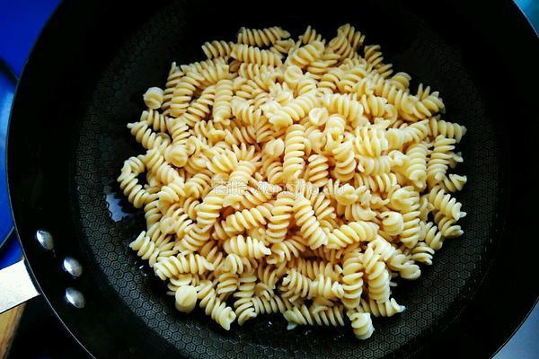 番茄(黑椒)什锦牛腩意粉的做法图解8