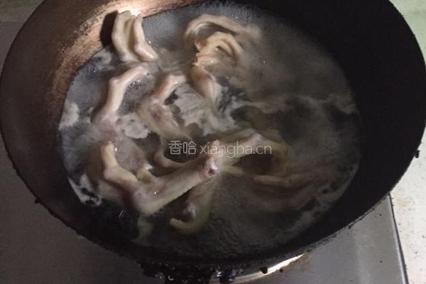 啤酒卤鸭脚的做法图解2