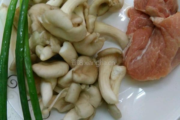 鸡菇瘦肉汤的做法图解1