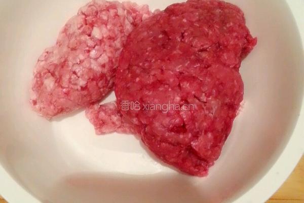 洋葱牛肉水饺的做法图解2