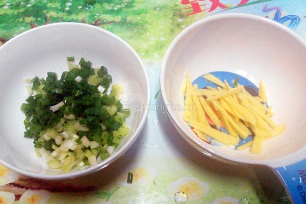 鱿鱼虾干排骨粥的做法图解5