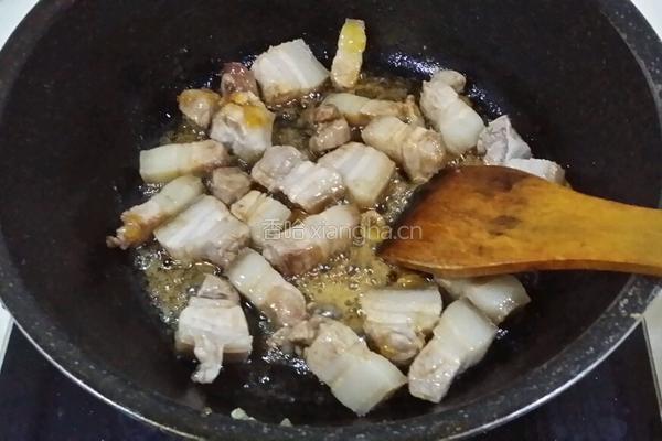 五花肉炖鹌鹑蛋的做法图解4