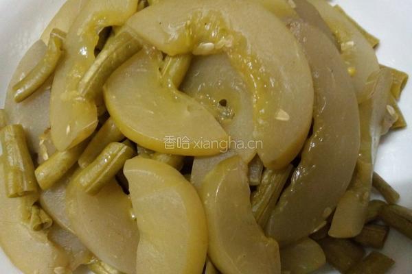 酸黄瓜豇豆炒肉的做法图解2