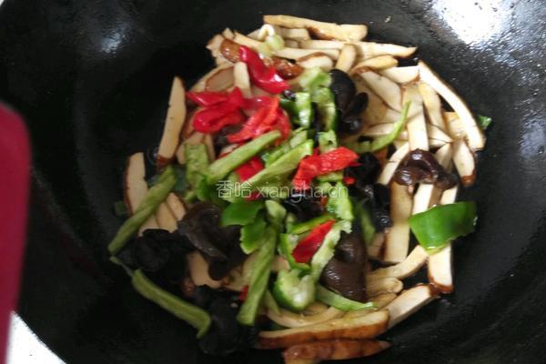 菠菜炒茶干的做法图解2
