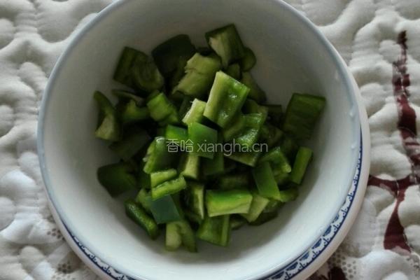 青红椒炒玉米的做法图解4