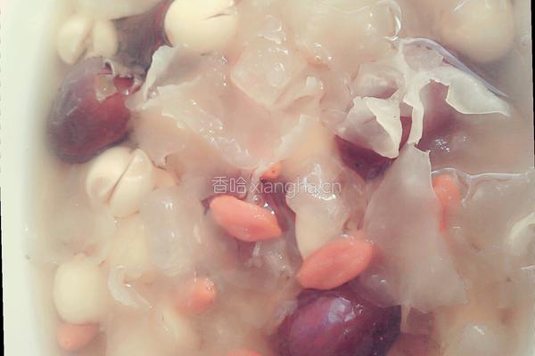银耳莲子红枣羹的做法图解5