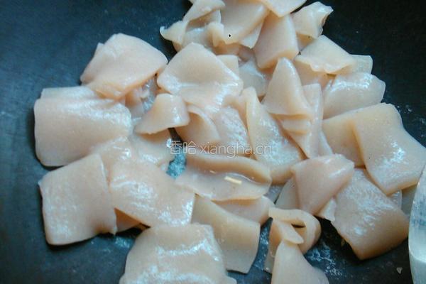 剁椒炒魔芋豆腐的做法图解3