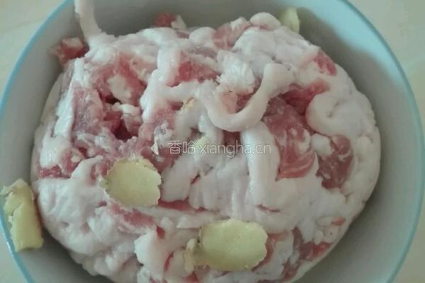 韭黄炒肉丝的做法图解1