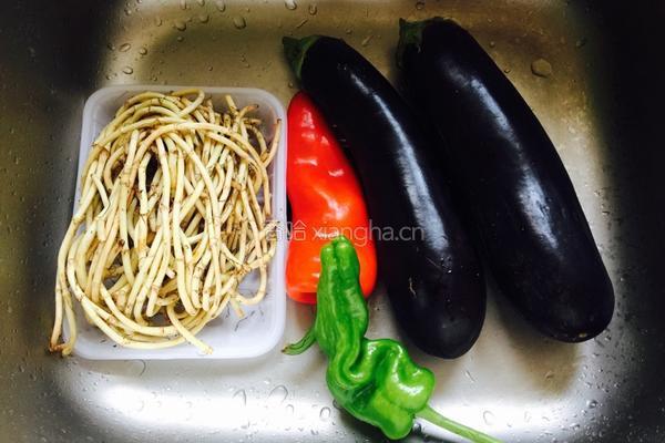 折耳根蒸全茄的做法图解1