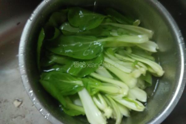 木耳炒青菜的做法图解1