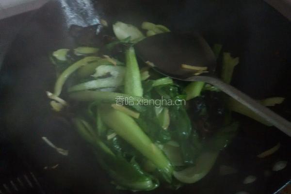 木耳炒青菜的做法图解7