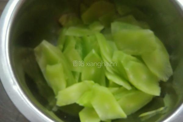 莴笋炒山药的做法图解3