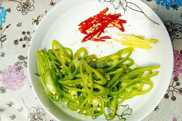 双椒木耳丝的做法图解3
