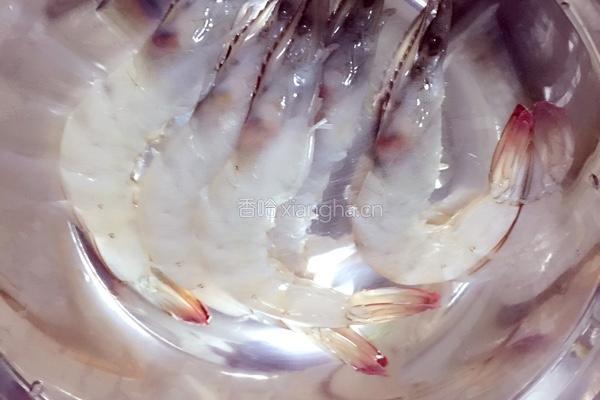 蒜蓉烤虾的做法图解1